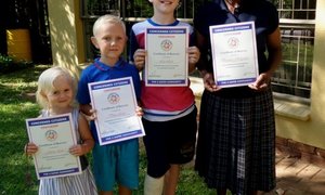 Oupa Callie Lotz trots op kleinkinders